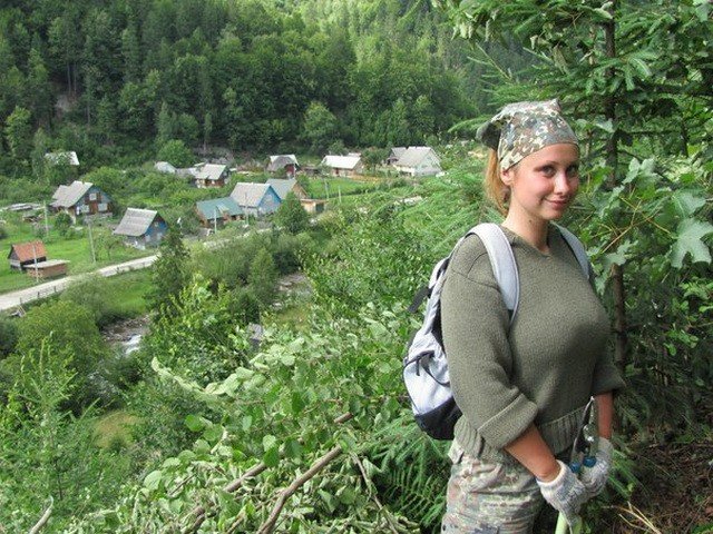 В Польше – играть с детьми, в Карпатах – полоть ели В Польше – играть с детьми, в Карпатах – полоть ели