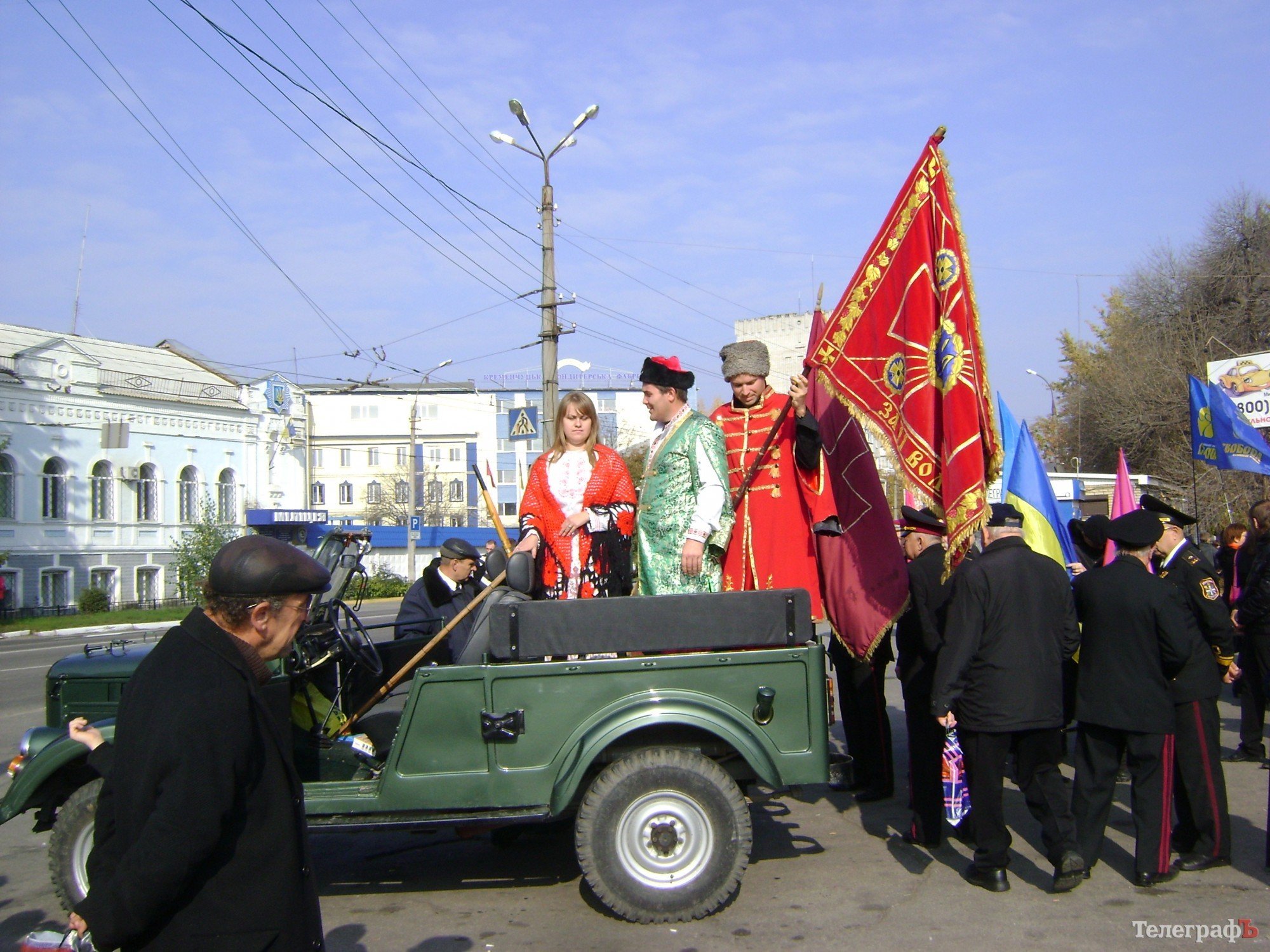 «Україна понад усе» - казаки и их последователи прошлись по центру Кременчуга «Україна понад усе» - казаки и их последователи прошлись по центру Кременчуга