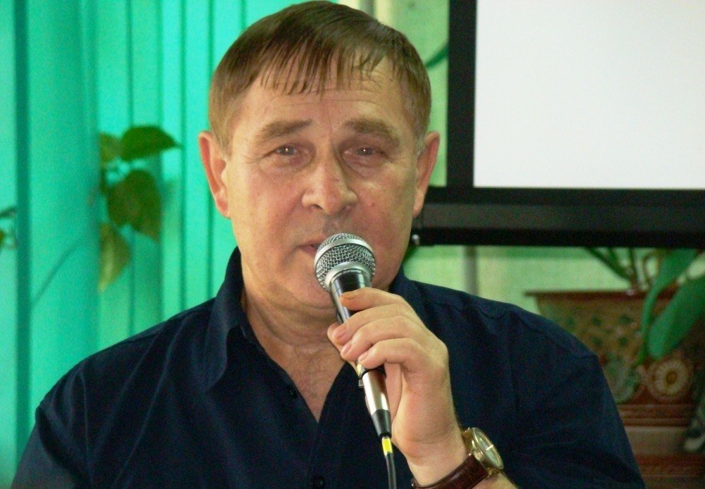 "Гопник с Раковки" читал стихи, другой поэт разделся до трусов - первый литературный фестиваль в Кременчуге "Гопник с Раковки" читал стихи, другой поэт разделся до трусов - первый литературный фестиваль в Кременчуге