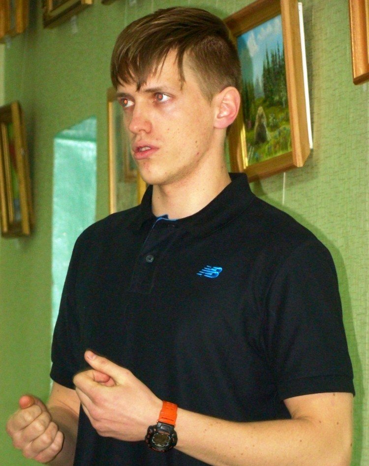 "Гопник с Раковки" читал стихи, другой поэт разделся до трусов - первый литературный фестиваль в Кременчуге "Гопник с Раковки" читал стихи, другой поэт разделся до трусов - первый литературный фестиваль в Кременчуге