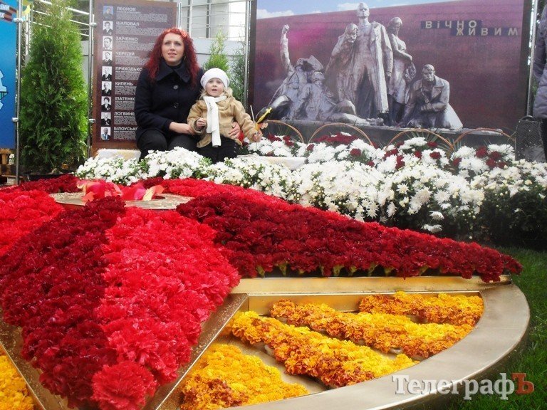 Победительницей кременчугского «Парада цветов-2013» стала цветочная корова Победительницей кременчугского «Парада цветов-2013» стала цветочная корова