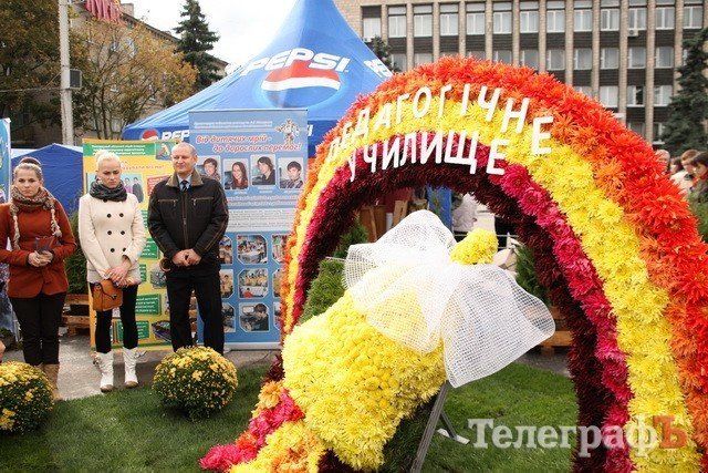 Победительницей кременчугского «Парада цветов-2013» стала цветочная корова Победительницей кременчугского «Парада цветов-2013» стала цветочная корова