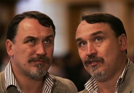 25 октября. Писатели Братья Капрановы споют в Кременчуге 25 октября. Писатели Братья Капрановы споют в Кременчуге