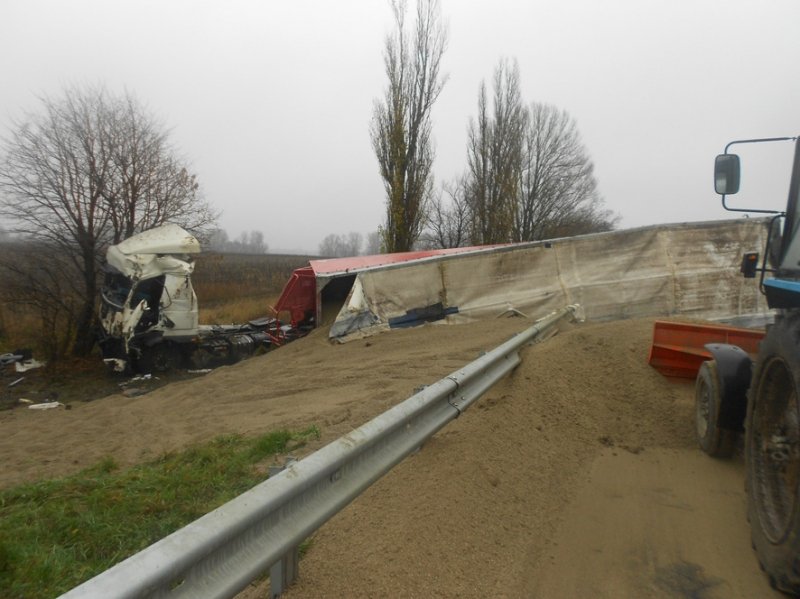 На Полтавщине экскаватор столкнулся с грузовиком: пострадал один человек На Полтавщине экскаватор столкнулся с грузовиком: пострадал один человек