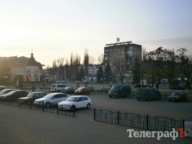 На кременчугском ж/д вокзале демонтировали торговые киоски На кременчугском ж/д вокзале демонтировали торговые киоски