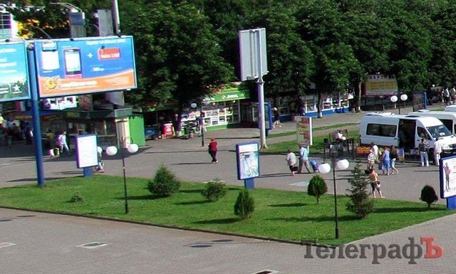 На кременчугском ж/д вокзале демонтировали торговые киоски На кременчугском ж/д вокзале демонтировали торговые киоски