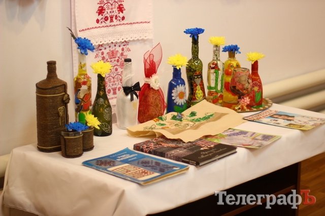 В Кременчуге открылась выставка вышивки В Кременчуге открылась выставка вышивки