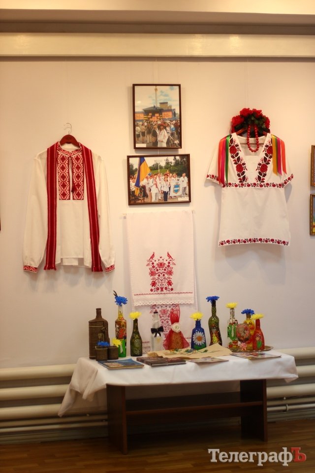 В Кременчуге открылась выставка вышивки В Кременчуге открылась выставка вышивки