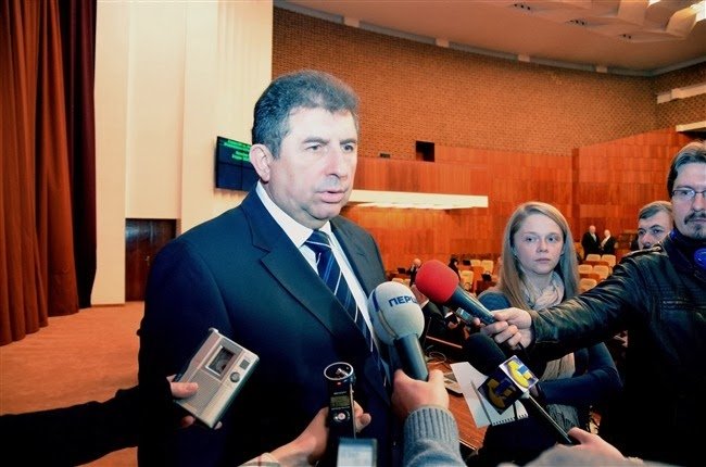 Обласні депутати засудили події в Києві та закликали до стабільності Обласні депутати засудили події в Києві та закликали до стабільності