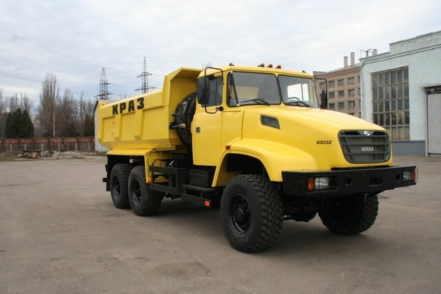Самосвалы и тягачи КрАЗ отгружены российскому заказчику Самосвалы и тягачи КрАЗ отгружены российскому заказчику