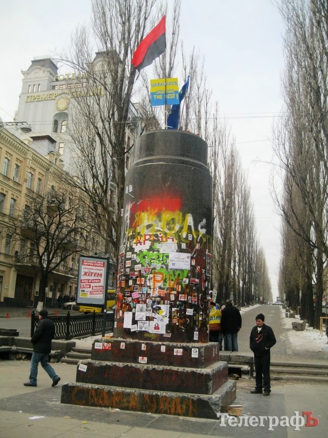Блоги: Тепер на Йолці є Кременчук, причому багато плакатів. Є навіть «добра згадка» про мера Блоги: Тепер на Йолці є Кременчук, причому багато плакатів. Є навіть «добра згадка» про мера