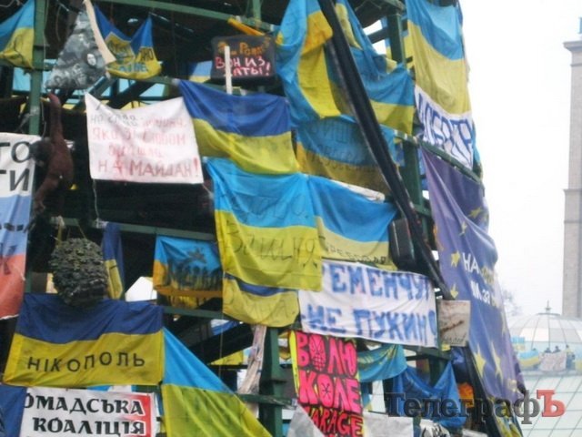 Блоги: Тепер на Йолці є Кременчук, причому багато плакатів. Є навіть «добра згадка» про мера Блоги: Тепер на Йолці є Кременчук, причому багато плакатів. Є навіть «добра згадка» про мера