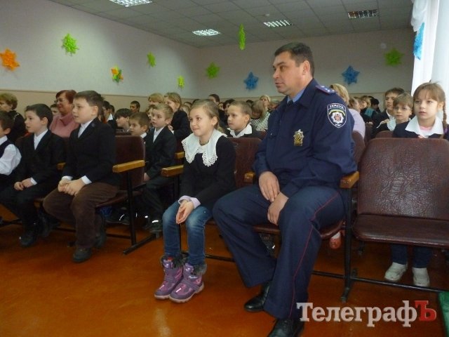 Кременчугская ГАИ «положила под подушки» воспитанникам спецшколы-интерната сладкие подарки Кременчугская ГАИ «положила под подушки» воспитанникам спецшколы-интерната сладкие подарки