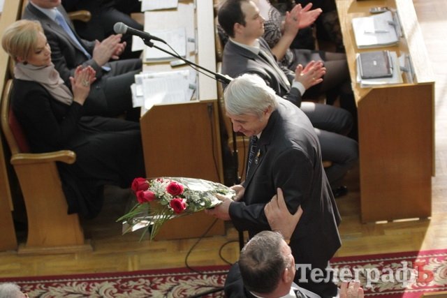 Педагогов Максака и Яшину наградили за заслуги перед Кременчугом Педагогов Максака и Яшину наградили за заслуги перед Кременчугом