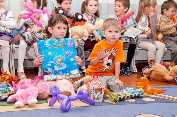 В Кременчуге юные помощники Святого Николая получили грамоты В Кременчуге юные помощники Святого Николая получили грамоты