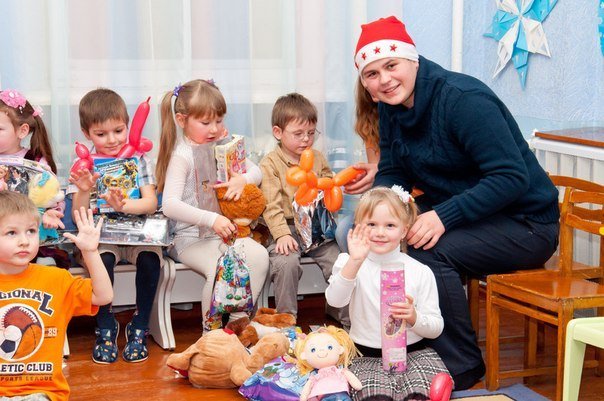 В Кременчуге юные помощники Святого Николая получили грамоты В Кременчуге юные помощники Святого Николая получили грамоты