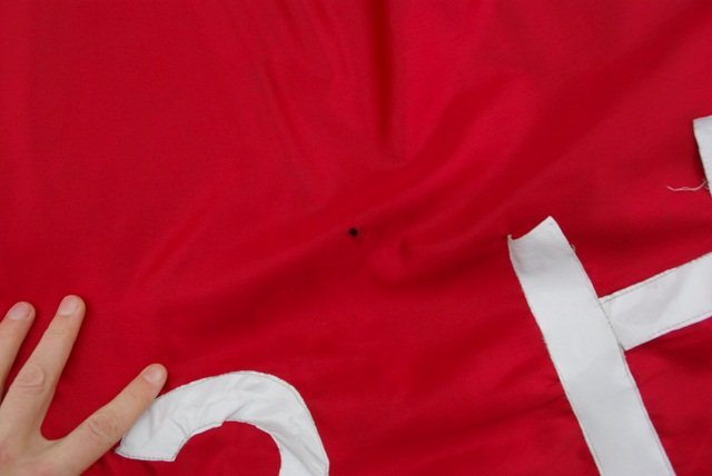 Возле центральной елки в Кременчуге вандалы сломали оленя Возле центральной елки в Кременчуге вандалы сломали оленя