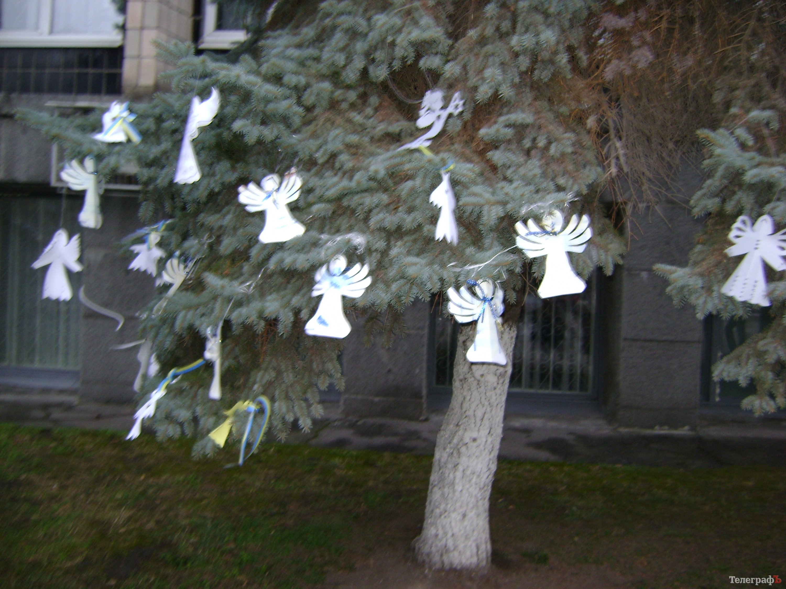 В Кременчуге провели акцию «Ангелы Майдана» и спели колядки В Кременчуге провели акцию «Ангелы Майдана» и спели колядки