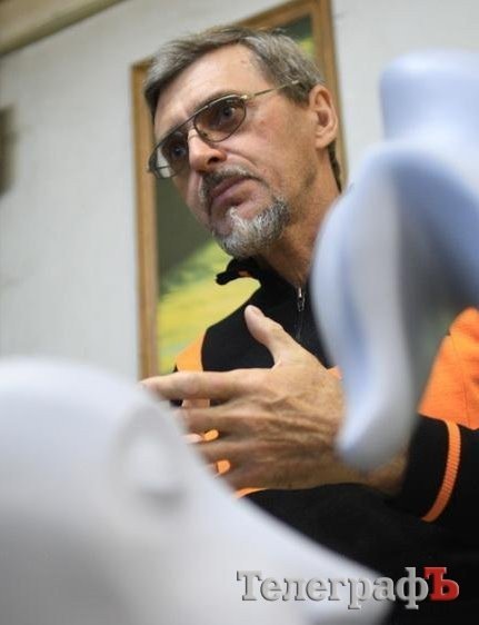 Скульптор Олег Рябо передбачив політичну кризу Скульптор Олег Рябо передбачив політичну кризу