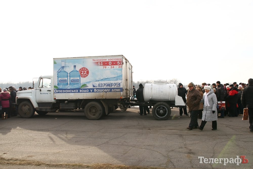Кременчужане на Крещение святили воду и купались в Днепре Кременчужане на Крещение святили воду и купались в Днепре