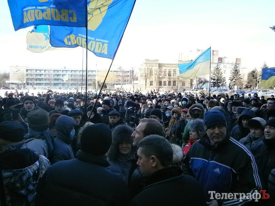 В Кременчуге активисты «Майдана» пытались войти в мэрию и взять ее под свою охрану В Кременчуге активисты «Майдана» пытались войти в мэрию и взять ее под свою охрану