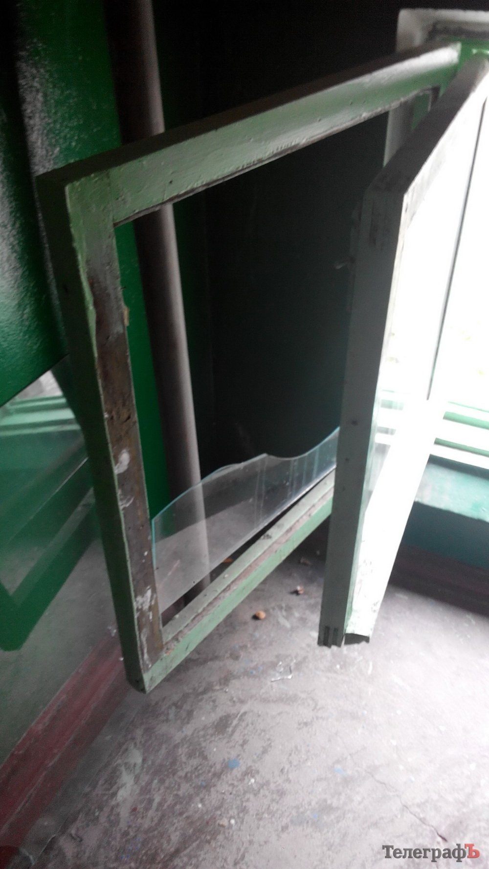 Дом слепых фонарей и разбитых окон Дом слепых фонарей и разбитых окон