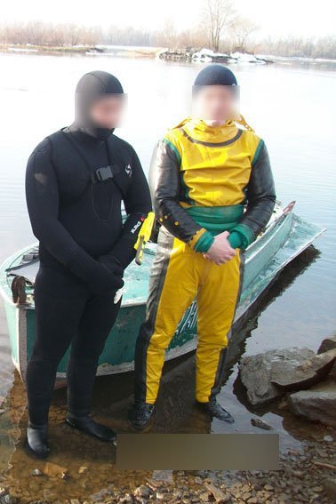 Двое кременчужан отстреливали под водой сомов из гарпунов Двое кременчужан отстреливали под водой сомов из гарпунов