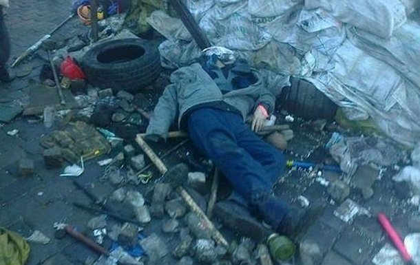 На Майдане снова столкновения между митингующими и правоохранителями На Майдане снова столкновения между митингующими и правоохранителями