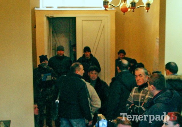 «Правый сектор» сегодня заблокировал выезды с Автозаводского райисполкома «Правый сектор» сегодня заблокировал выезды с Автозаводского райисполкома