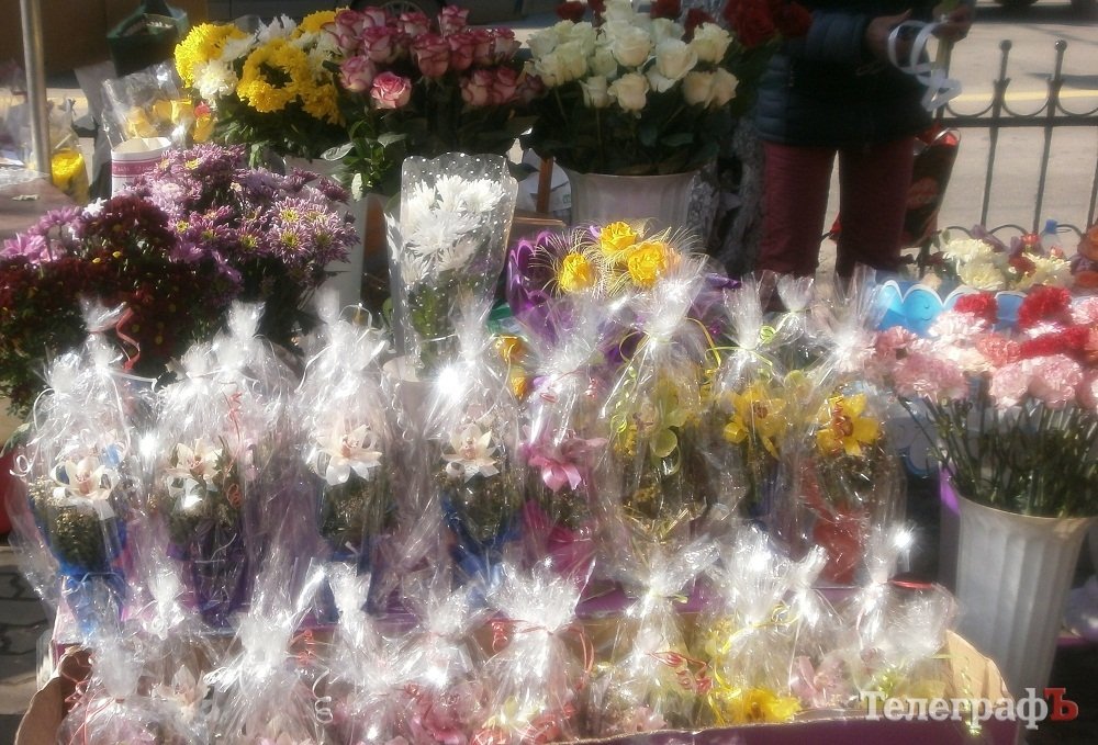 В Кременчуге цветы пока не подорожали В Кременчуге цветы пока не подорожали