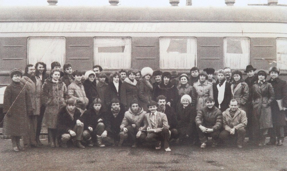 «Нас заставляли петь комсомольские песни» «Нас заставляли петь комсомольские песни»