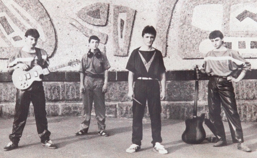 «Нас заставляли петь комсомольские песни» «Нас заставляли петь комсомольские песни»