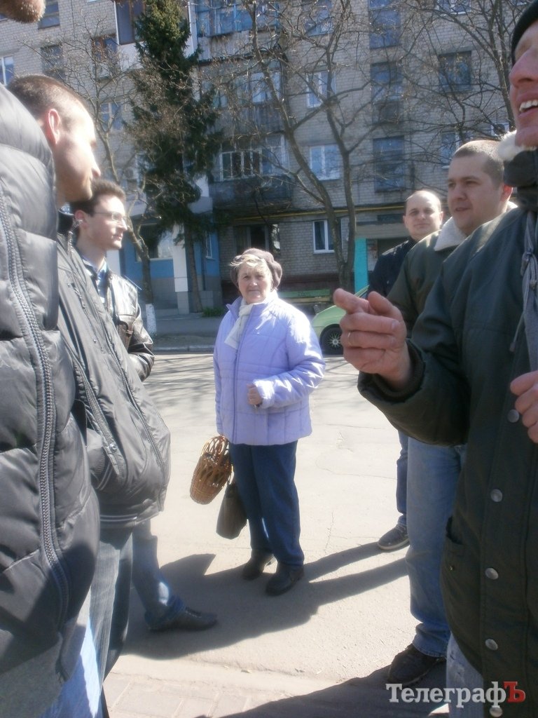 Под "Визитом" 15 человек требовали включить российские каналы Под "Визитом" 15 человек требовали включить российские каналы