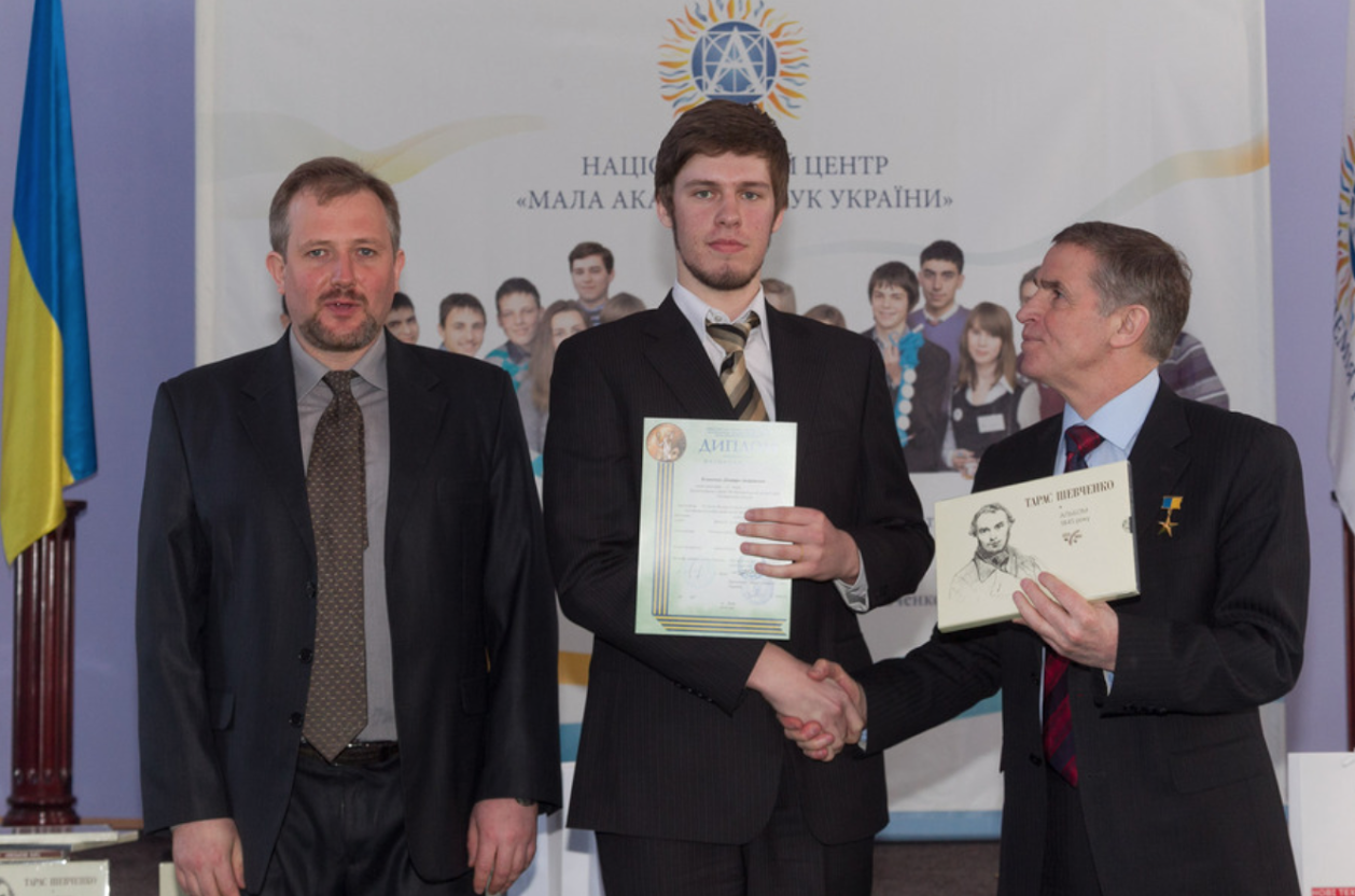 Кременчужанину из школы №10 Литвиненко жюри МАН аплодировало стоя Кременчужанину из школы №10 Литвиненко жюри МАН аплодировало стоя