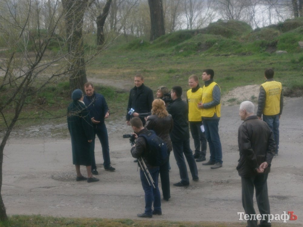 Кременчугская молодежь убирала Приднепровский парк Кременчугская молодежь убирала Приднепровский парк