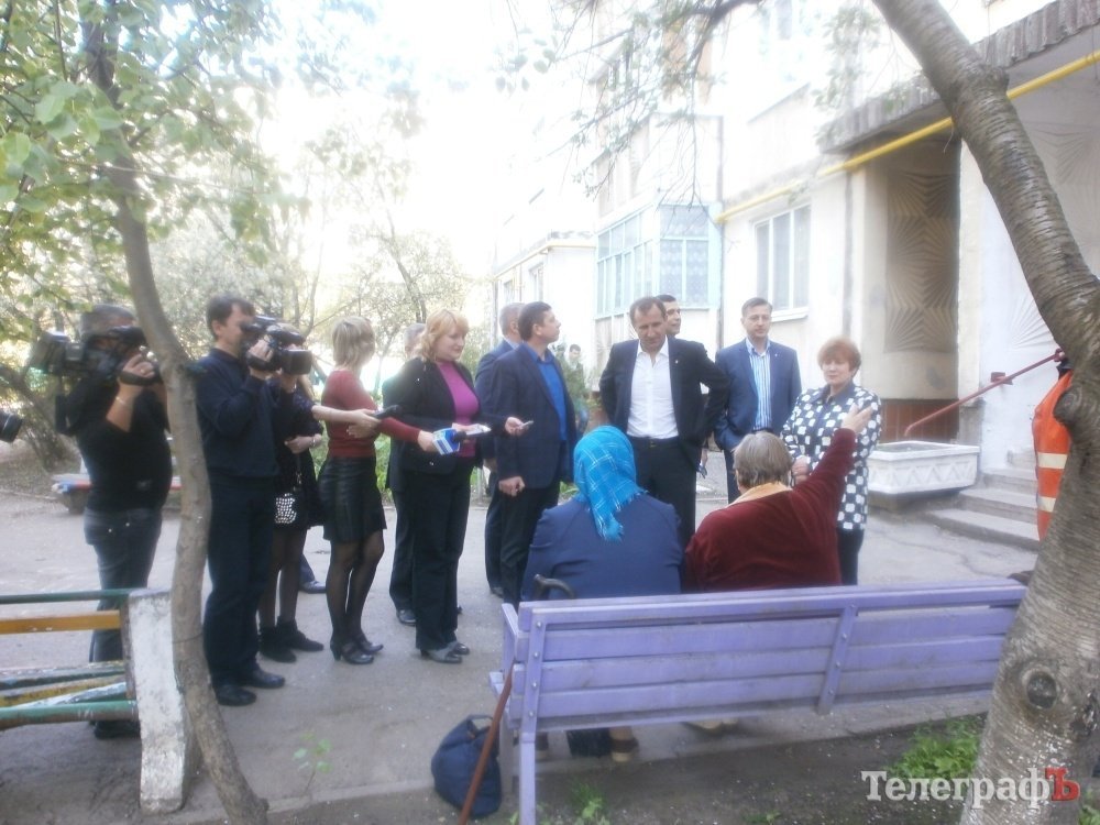 На что жаловались кременчужане мэру во время объезда города На что жаловались кременчужане мэру во время объезда города