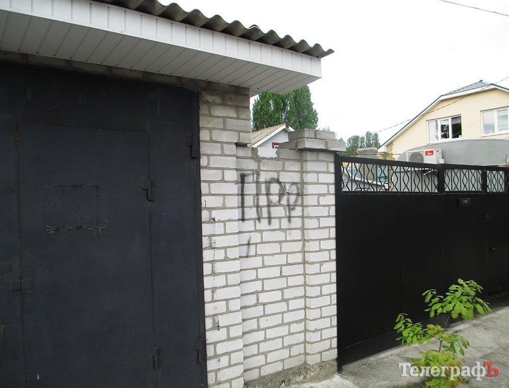 Фотофакт: Офис «Свободы» в Кременчуге обрисовали свастикой Фотофакт: Офис «Свободы» в Кременчуге обрисовали свастикой