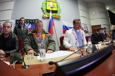 Кандидати у президенти розповідають, що робитимуть з терористами на сході України Кандидати у президенти розповідають, що робитимуть з терористами на сході України