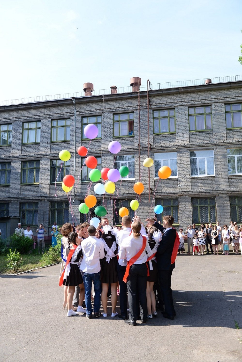 В Кременчуге прозвенел последний звонок-2014! В Кременчуге прозвенел последний звонок-2014!