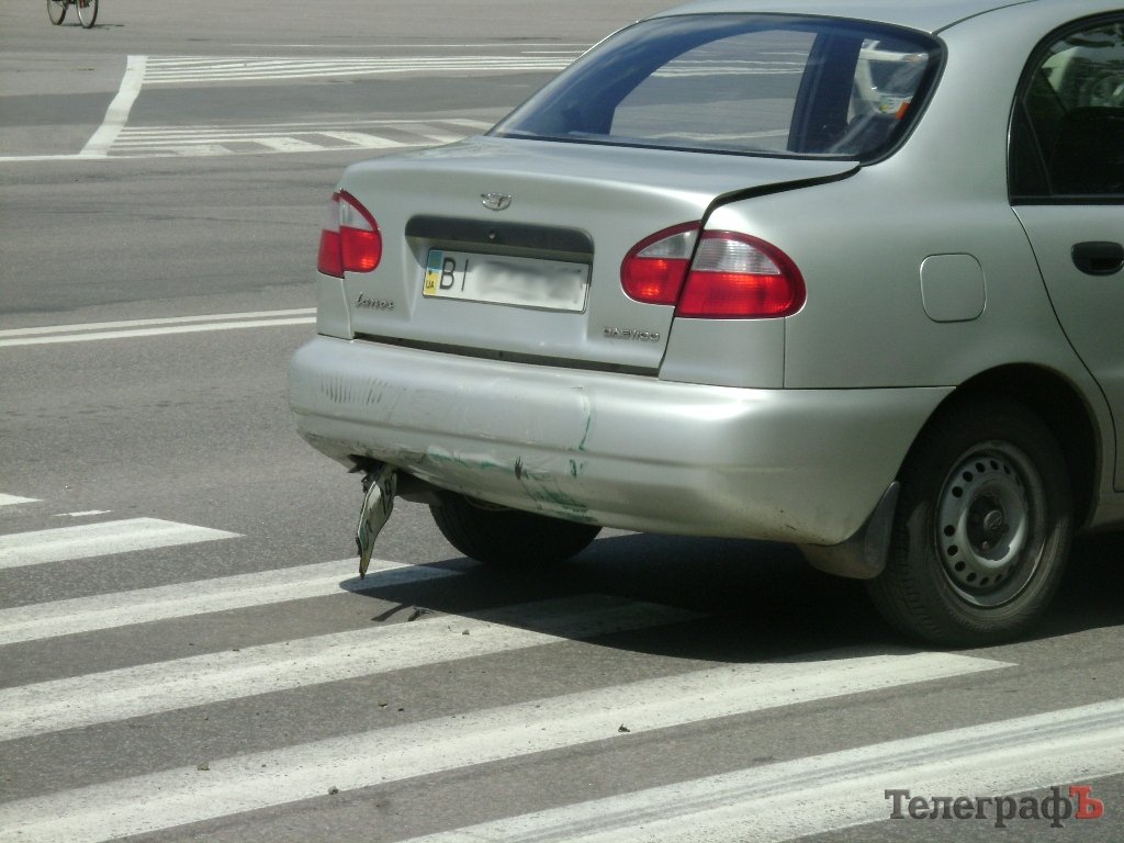 В районе электростанции «поцеловались» два «ланоса» В районе электростанции «поцеловались» два «ланоса»
