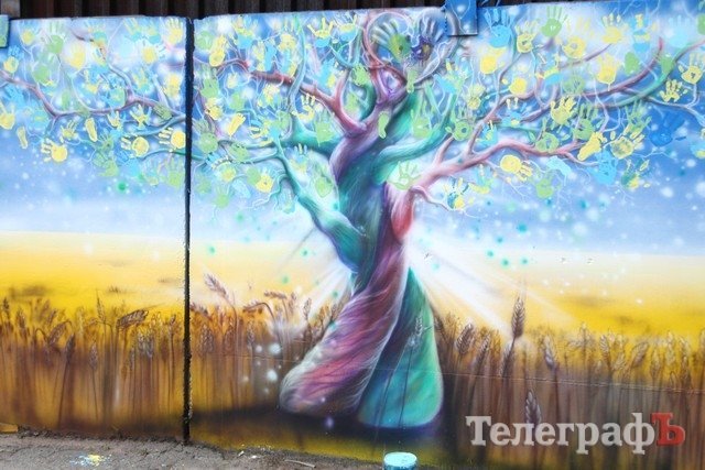 В Кременчуге появилось Дерево чистых душ и девочка, которая рисует радугу В Кременчуге появилось Дерево чистых душ и девочка, которая рисует радугу