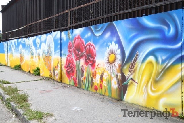 В Кременчуге появилось Дерево чистых душ и девочка, которая рисует радугу В Кременчуге появилось Дерево чистых душ и девочка, которая рисует радугу