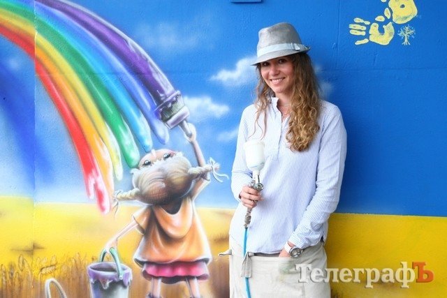 В Кременчуге появилось Дерево чистых душ и девочка, которая рисует радугу В Кременчуге появилось Дерево чистых душ и девочка, которая рисует радугу