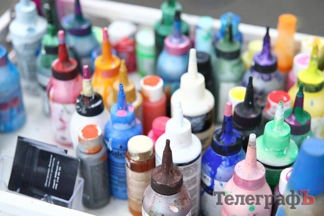 В Кременчуге появилось Дерево чистых душ и девочка, которая рисует радугу В Кременчуге появилось Дерево чистых душ и девочка, которая рисует радугу