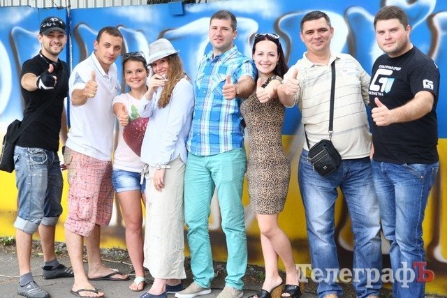 В Кременчуге появилось Дерево чистых душ и девочка, которая рисует радугу В Кременчуге появилось Дерево чистых душ и девочка, которая рисует радугу