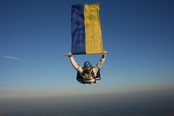 Кременчужанин развернул флаг Украины на высоте 4200 метров Кременчужанин развернул флаг Украины на высоте 4200 метров