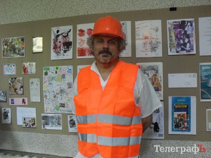 В Кременчуге показали искусство мейл-арта на картинах без Ленина В Кременчуге показали искусство мейл-арта на картинах без Ленина