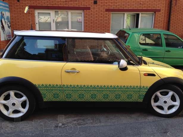 По Кременчугу ездит машина-вышиванка По Кременчугу ездит машина-вышиванка