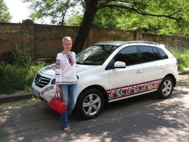 По Кременчугу ездит машина-вышиванка По Кременчугу ездит машина-вышиванка