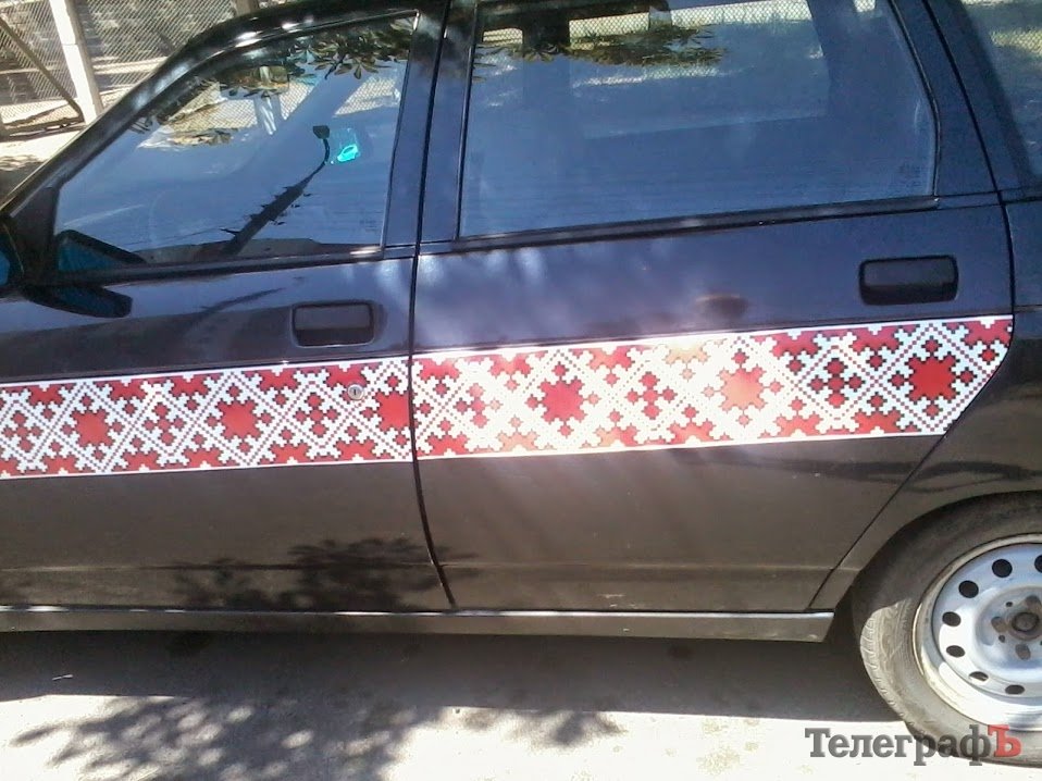 По Кременчугу ездит машина-вышиванка По Кременчугу ездит машина-вышиванка